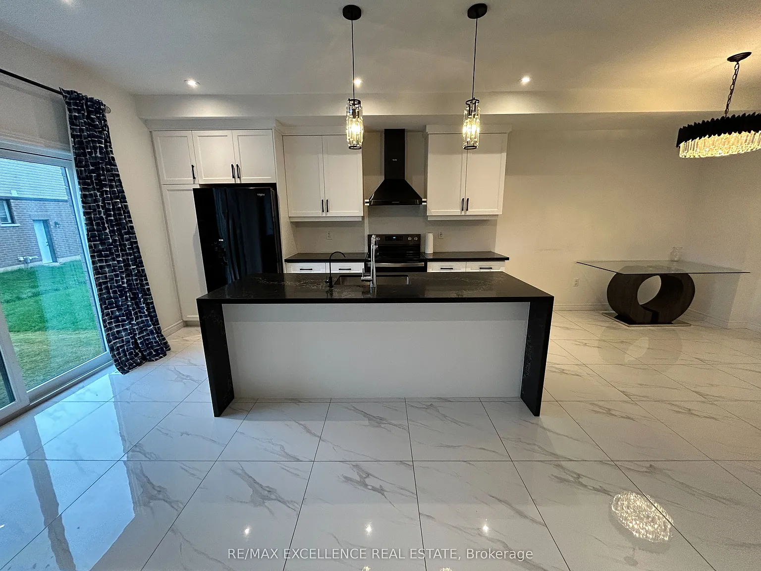 3 bed, $2,699 — Photo 4