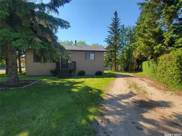 16 4th AVENUE E, Neilburg, SK S0M 2C0