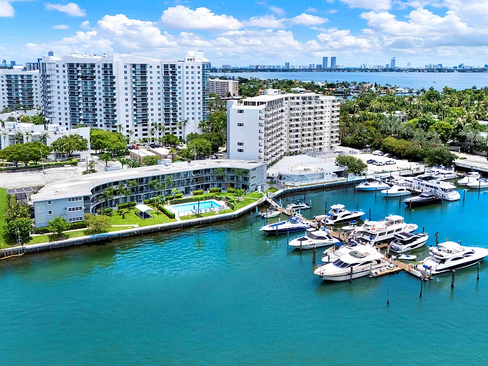 Harbor West Apartments