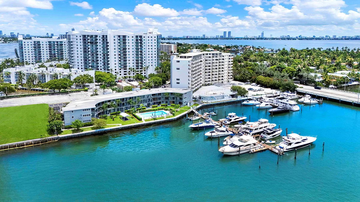 Building Photo - Harbor West Apartments