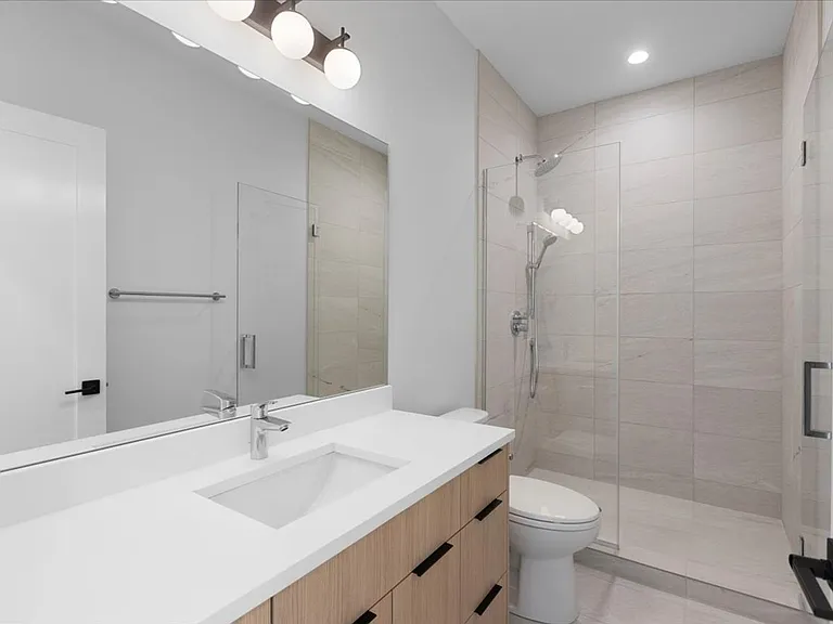 904 W Dakin LLC — Photo 5