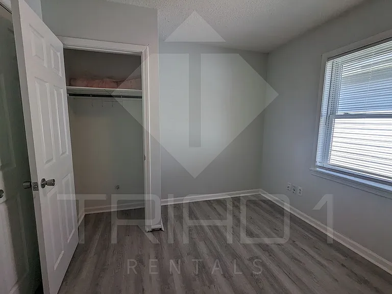 1001 E Bragg St — Photo 20
