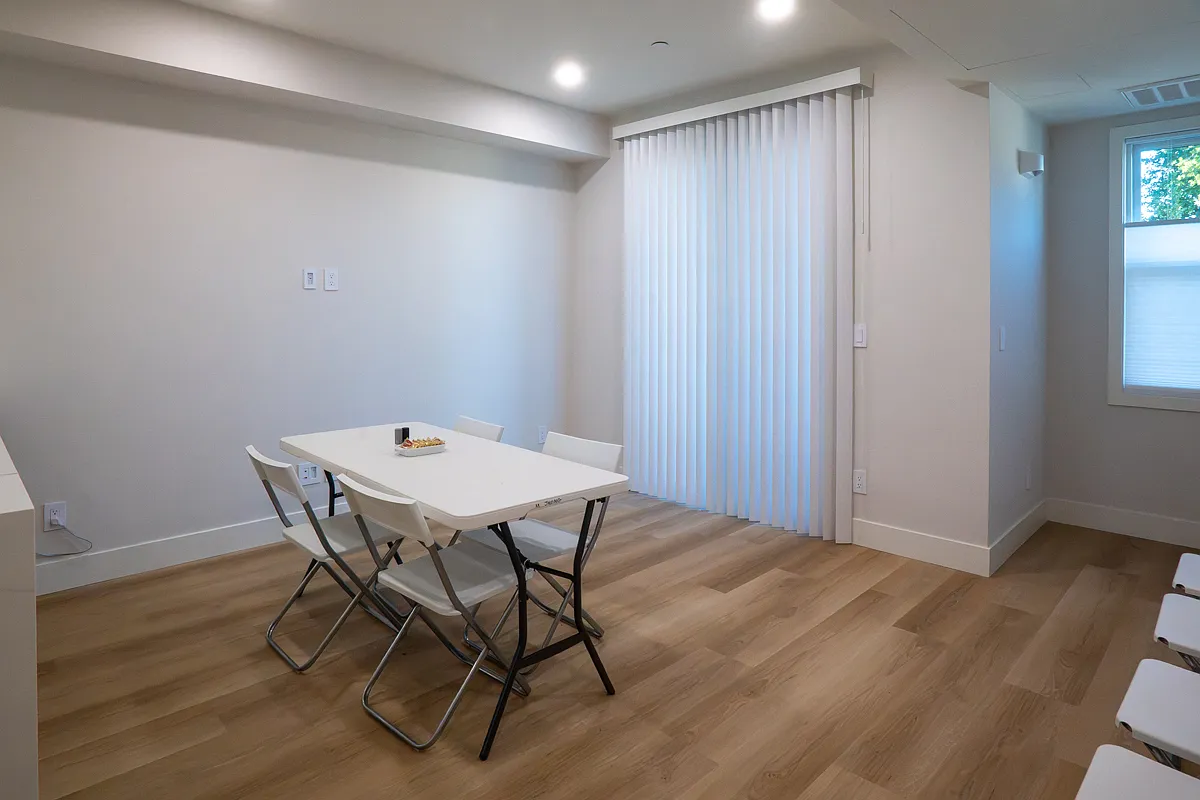 2 bed, 2.5 bath, 1332 sqft, $4,500 — Photo 4