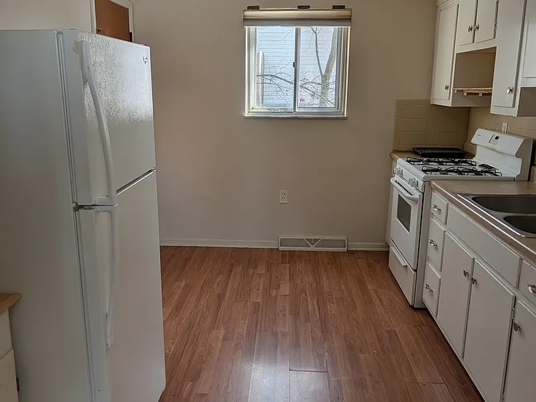 161 1st St #163 — Photo 7
