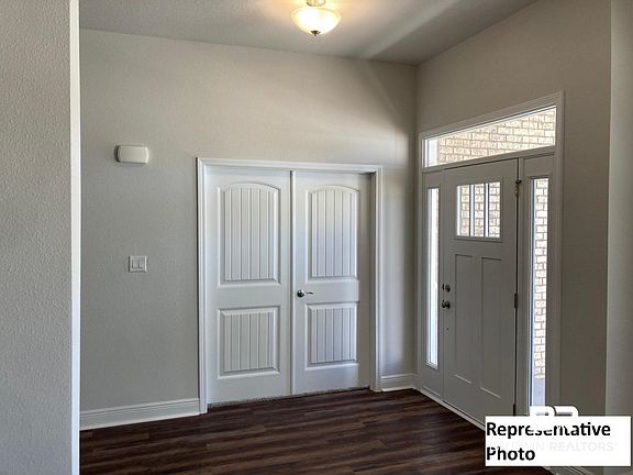 5th image of 12561 Dakota St