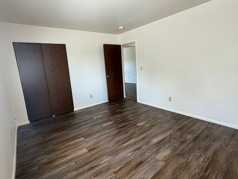 1025 Shackelford Rd — Photo 11