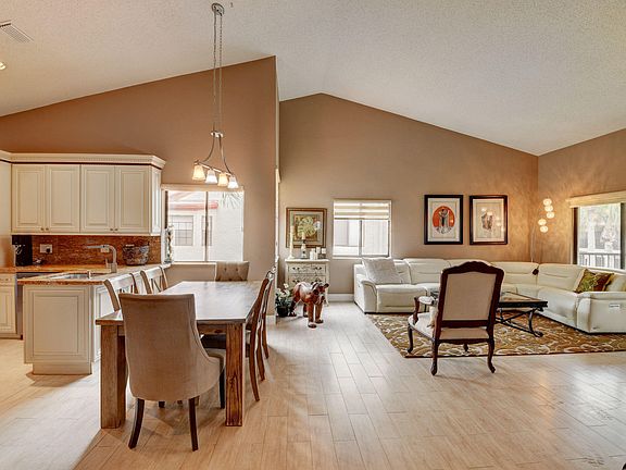 4th image of 7669 Lexington Club Blvd APT C