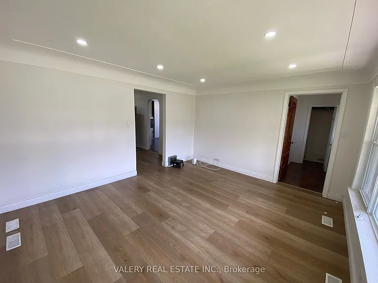 374 Edmonton St #MAIN — Photo 22