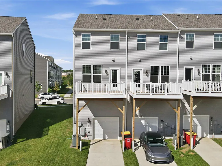163 Anthem St — Photo 32
