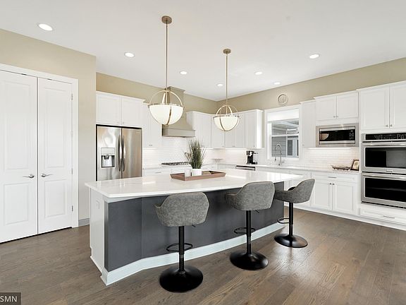 4th image of 495 Sandhill Dr