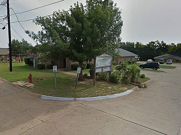 2nd image of 1302 Jacksonville Dr