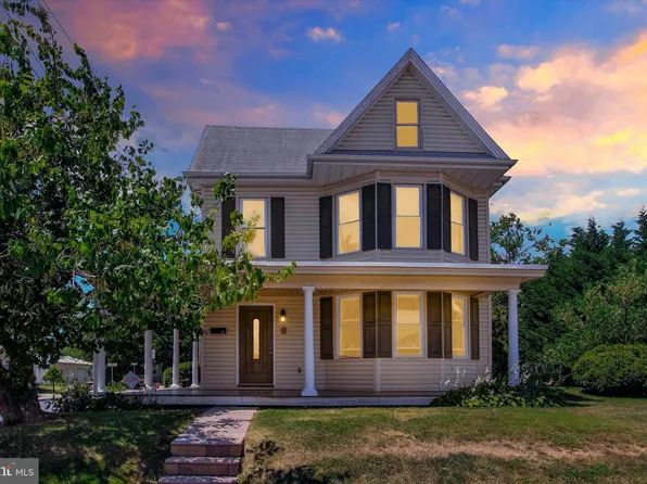 21 S Peters St, New Oxford, PA 17350