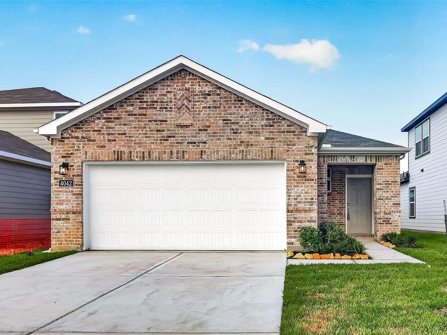 3 bed, 2.0 bath, 1388 sqft, $2,200 — Photo 2