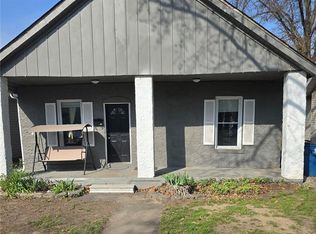 712 Condit St, Wood River, IL 62095