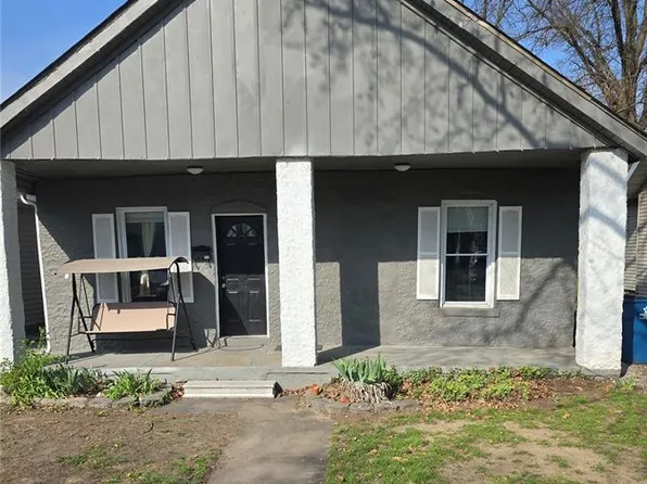 712 Condit St, Wood River, IL 62095