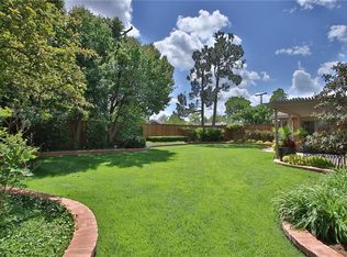 1610 Drakestone Ave, Nichols Hills, OK 73120