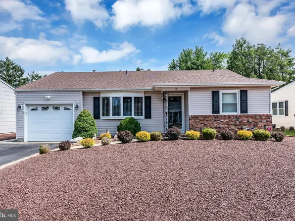 3 Randalls Dr, Toms River, NJ 08757