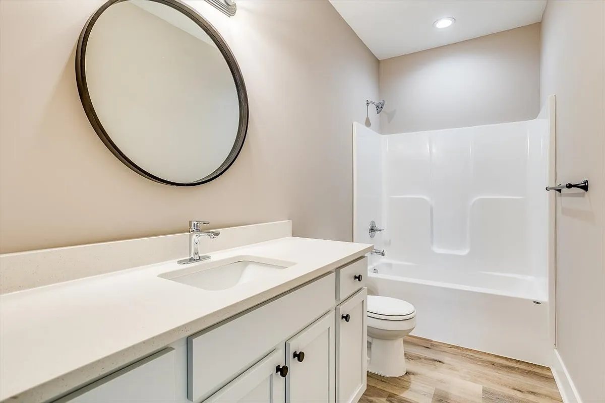 1064 W Longpath St - 1 — Photo 3