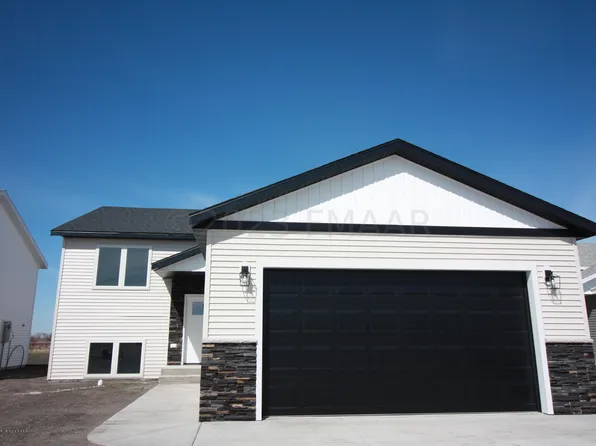 1717 19th St N, Wahpeton, ND 58075