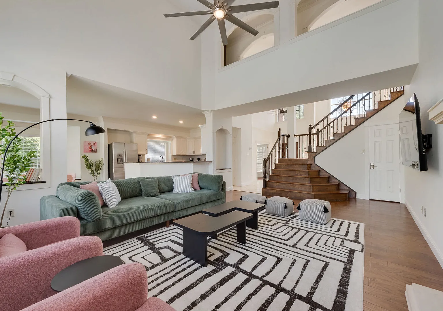 Luxury 6BR 2.5BA Home with Pool Cinema & Game Room — Photo 4