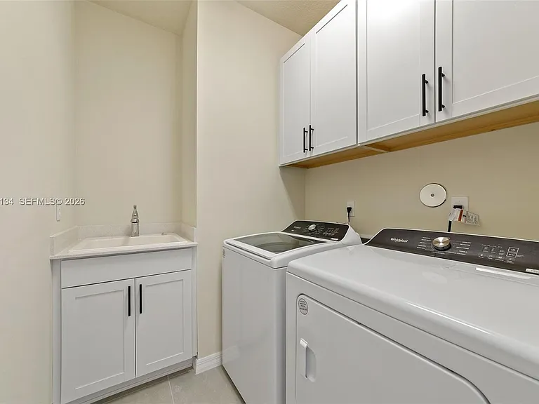 4470 Waterside Dr — Photo 26