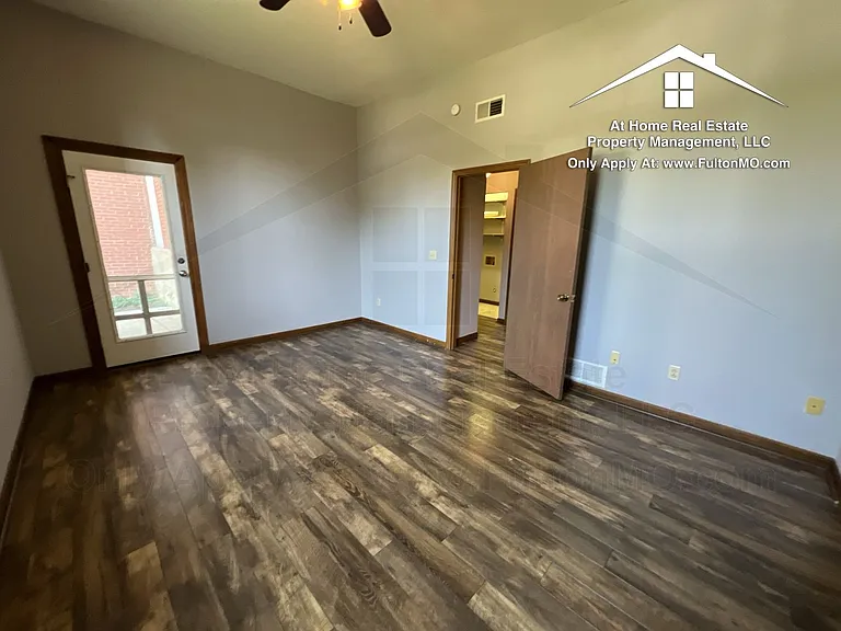 103 E 10th St #2 — Photo 12
