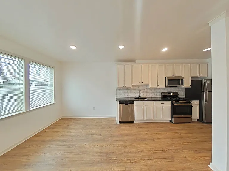 4114 Lauriston Street — Photo 20