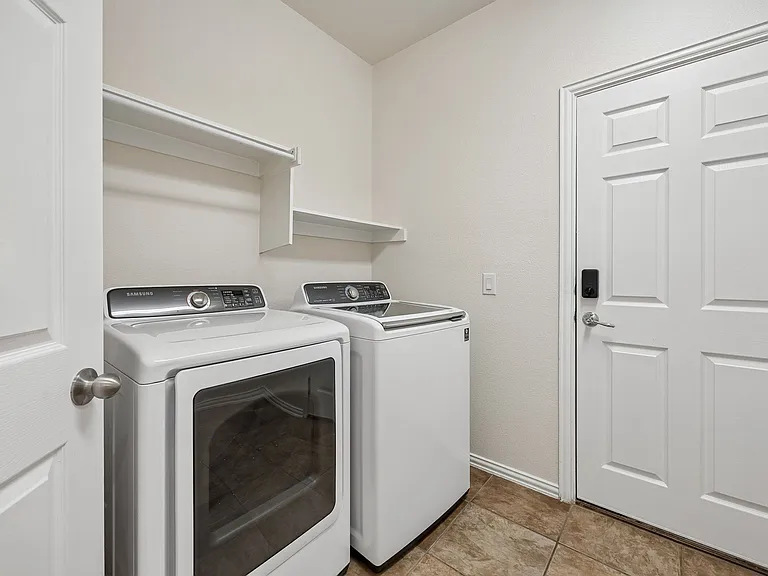 5193 Rolling Hills Dr — Photo 9