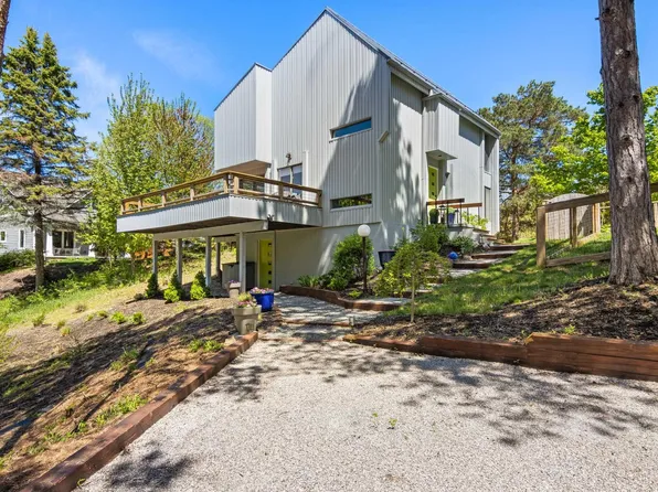 10381 S Leelanau Way, Traverse City, MI 49684