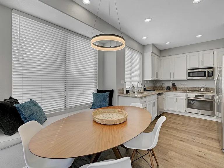 2239 Le Conte Ave — Photo 15