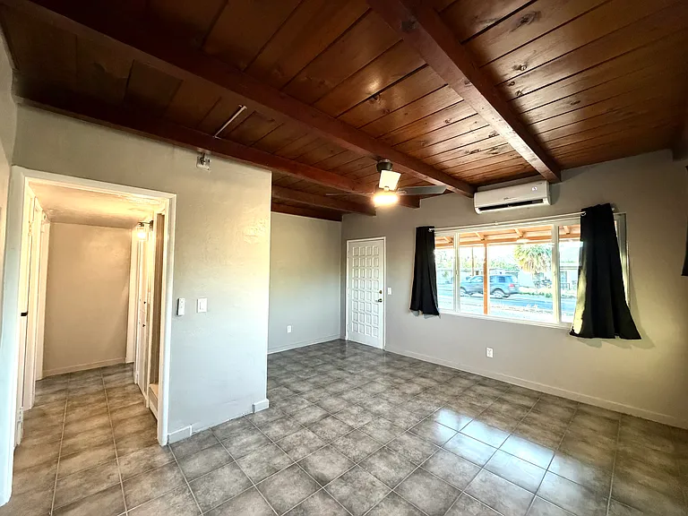 2758 N Montezuma Ave — Photo 4