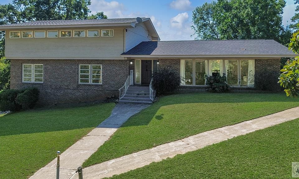 1st image of 18 Pine Hill Cir
