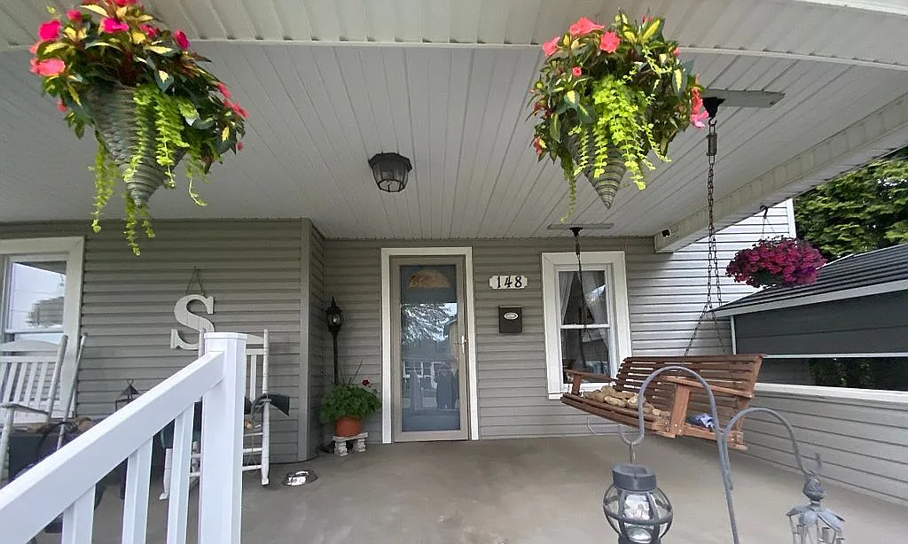 148 McCadden Ave NE photo 1
