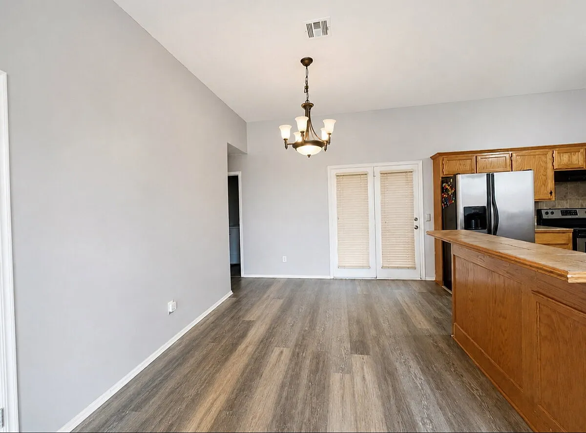 3 bed, 2.0 bath, 1603 sqft, $1,695 — Photo 2