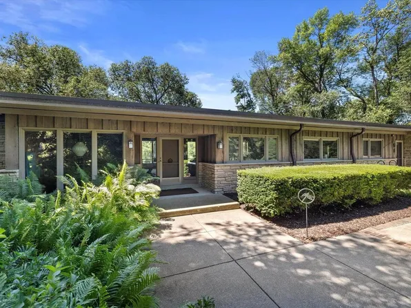 1165 West Green Tree ROAD, River Hills, WI 53217