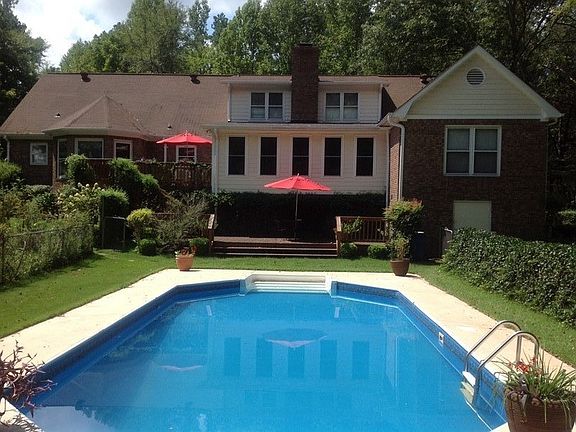 Rear View
						:
						Pool and vine accented upper & lower decks.