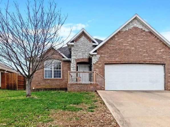 1602 E Fairwind, Ozark, MO 65721