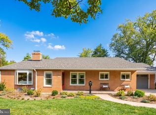 415 Crown View Dr, Alexandria, VA 22314
