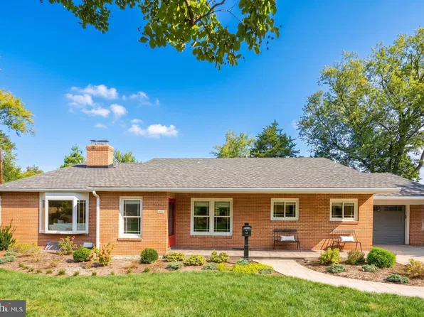 415 Crown View Dr, Alexandria, VA 22314