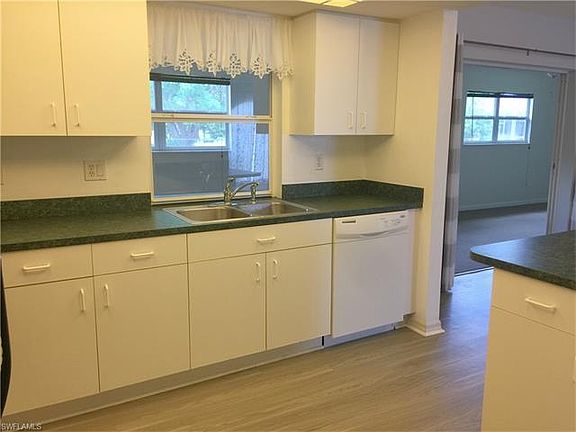 5th image of 1413 SE 17th Ave