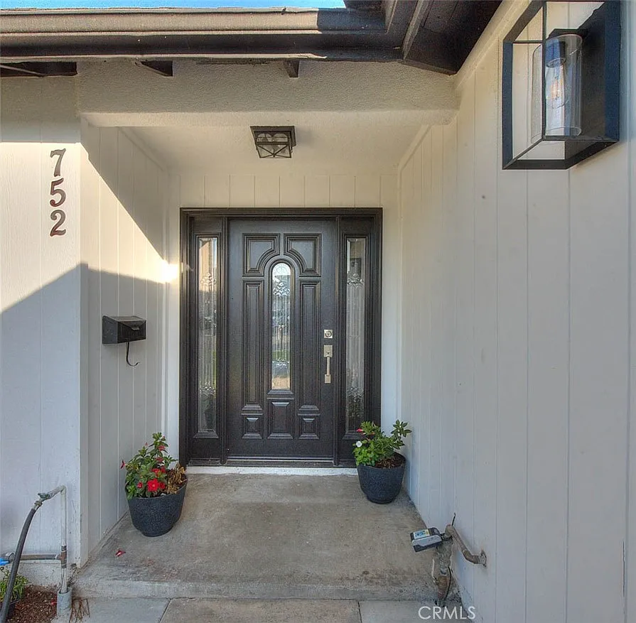 4 bed, 2.0 bath, 1504 sqft, $4,100 — Photo 3