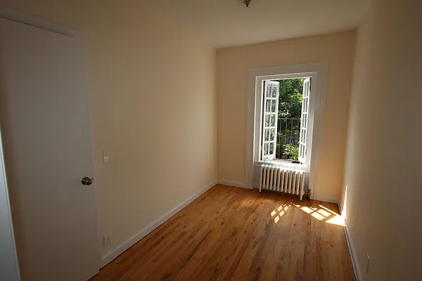 Rented by Waverly Realty Associates | media 32