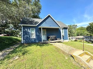 302 S 5th St, La Grange, MO 63448