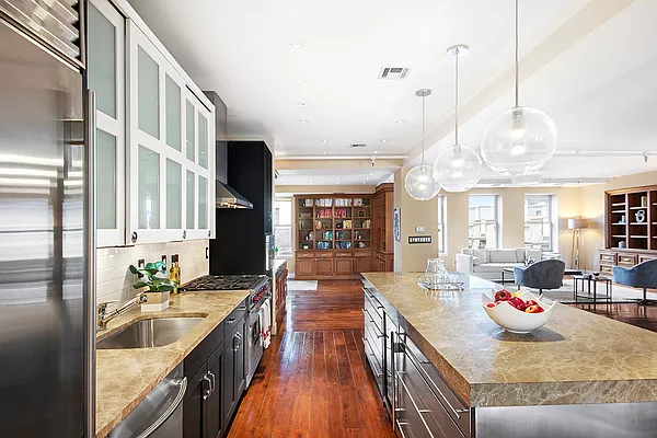 Sold by Compass | media 21