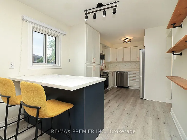 27 Prairie Dunes Pl — Photo 10