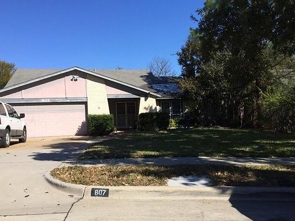 3rd image of 807 Salem Trl