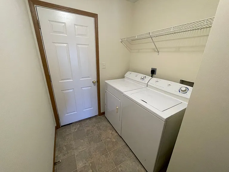 3223 Mendel Dr — Photo 6