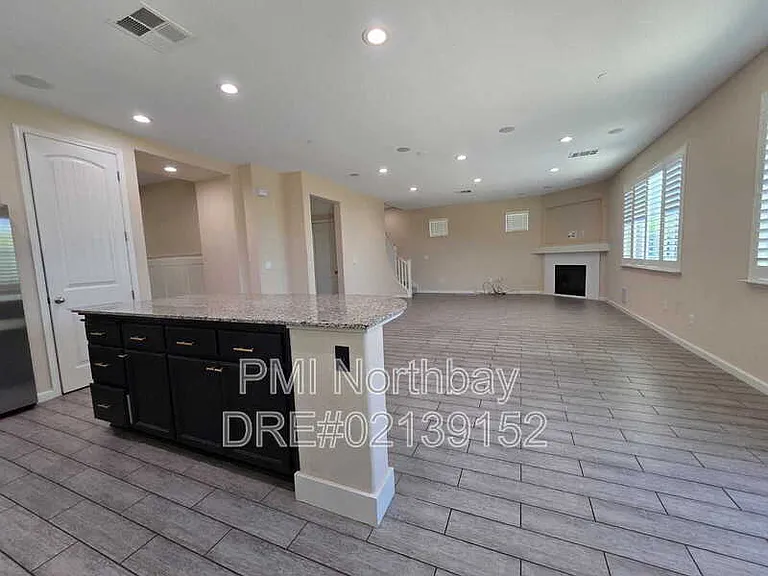 308 Aster St — Photo 3