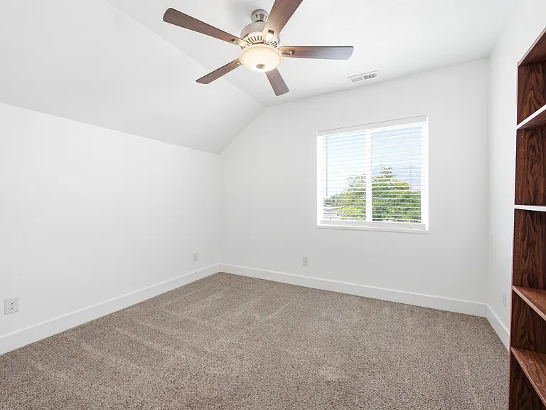 1588 N 325 W — Photo 11