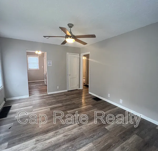 2769 McGuffey Rd — Photo 2